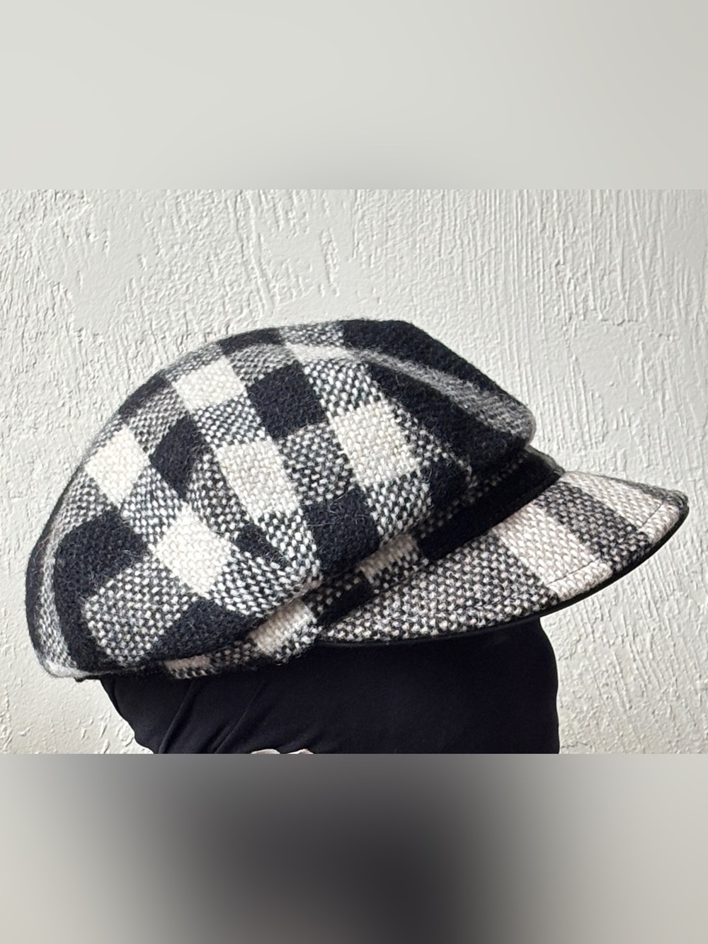 Burberry Wool Nova Check Newsboy / Baker Boy Cap Black Tan & White -size M